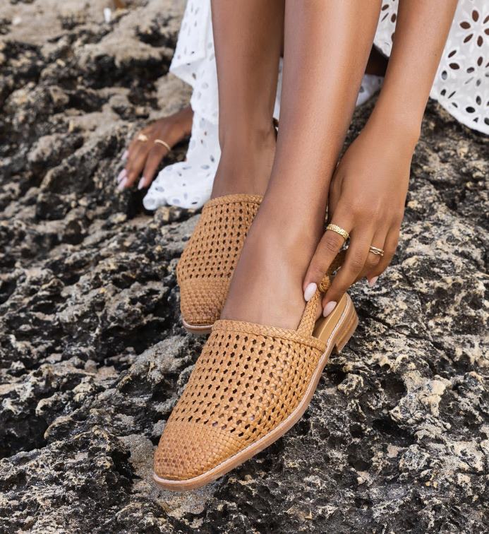 Bared Footwear kvinner chickadee V20X213 solbrune flate sandaler i skinn